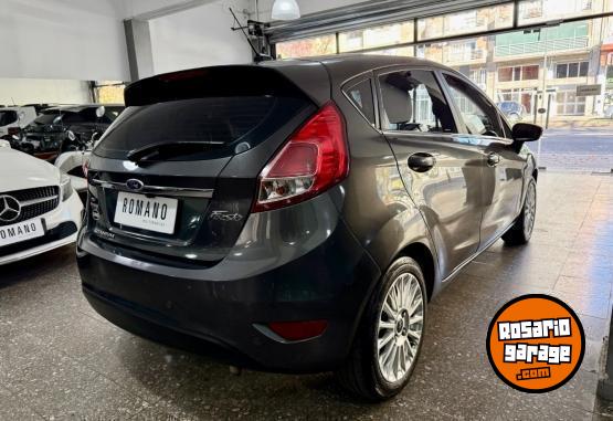 Autos - Ford Fiesta KD 5P Titanium Pow 2015 Nafta 75000Km - En Venta