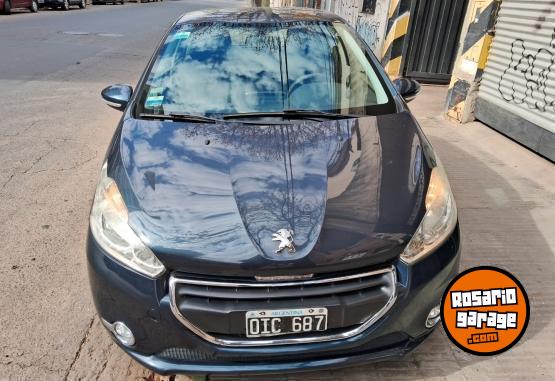 Autos - Peugeot 208 allure touchscreem 2014 Nafta 123800Km - En Venta