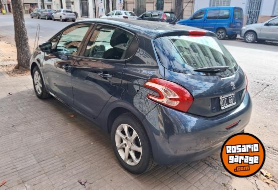 Autos - Peugeot 208 allure touchscreem 2014 Nafta 123800Km - En Venta