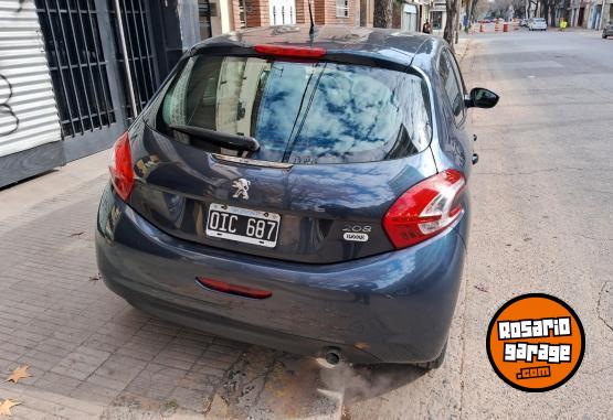 Autos - Peugeot 208 allure touchscreem 2014 Nafta 123800Km - En Venta