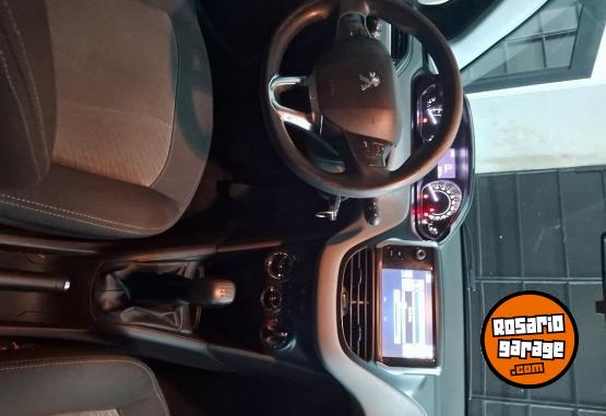 Autos - Peugeot 208 allure touchscreem 2014 Nafta 123800Km - En Venta