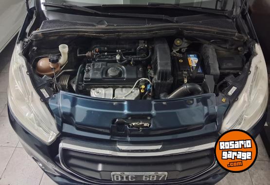 Autos - Peugeot 208 allure touchscreem 2014 Nafta 123800Km - En Venta