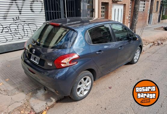 Autos - Peugeot 208 allure touchscreem 2014 Nafta 123800Km - En Venta
