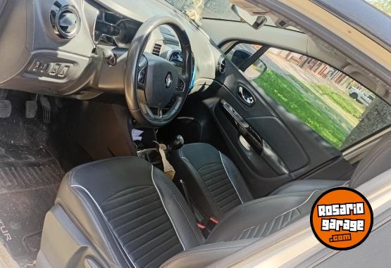 Autos - Renault CAPTUR INTENS 2017 Nafta 140000Km - En Venta