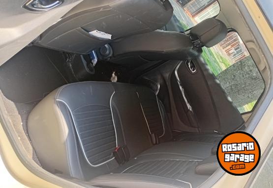 Autos - Renault CAPTUR INTENS 2017 Nafta 140000Km - En Venta