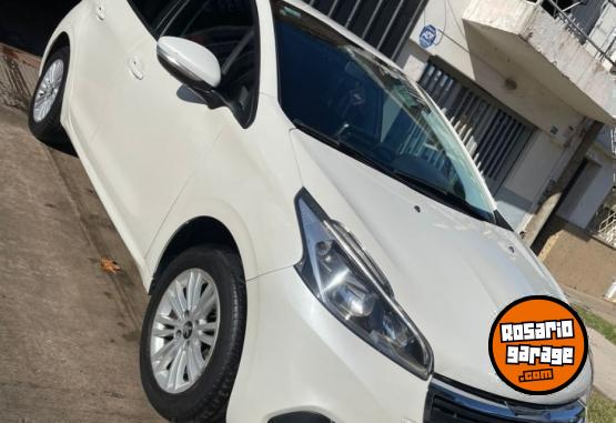 Autos - Peugeot 208 2019 Nafta 63000Km - En Venta