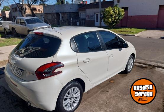 Autos - Peugeot 208 2019 Nafta 63000Km - En Venta