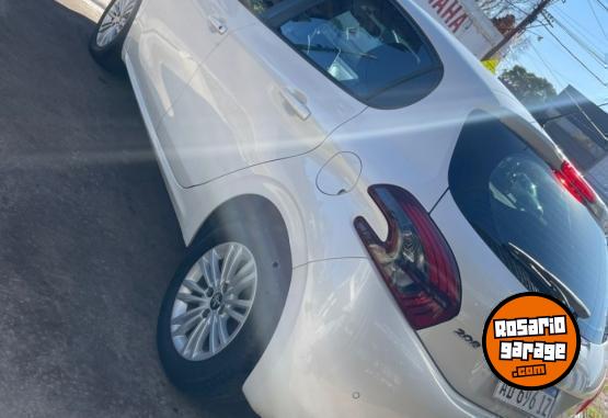 Autos - Peugeot 208 2019 Nafta 63000Km - En Venta