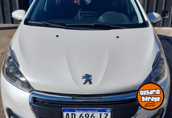 Autos - Peugeot 208 2019 Nafta 63000Km - En Venta