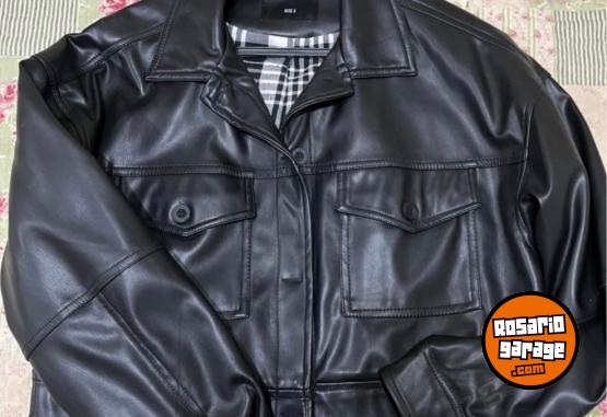 Indumentaria - LÍQUIDO CAMPERA DE CUERO EN EXCELENTE ESTADO - En Venta