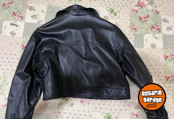 Indumentaria - LÍQUIDO CAMPERA DE CUERO EN EXCELENTE ESTADO - En Venta