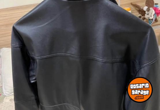 Indumentaria - LÍQUIDO CAMPERA DE CUERO EN EXCELENTE ESTADO - En Venta