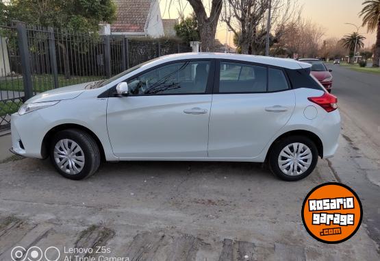 Autos - Toyota Yaris Xs 2023 Nafta 16000Km - En Venta