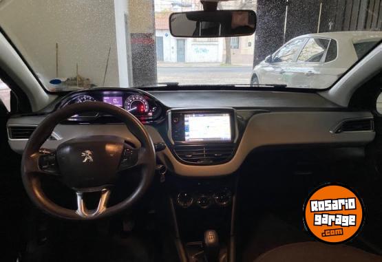 Autos - Peugeot 208 allure nav 2015 Nafta 110000Km - En Venta
