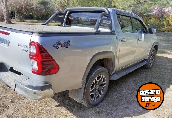 Camionetas - Toyota Hilux SRX 2021 Diesel 148000Km - En Venta