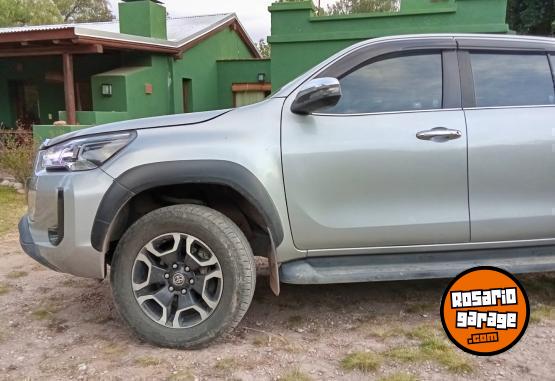 Camionetas - Toyota Hilux SRX 2021 Diesel 148000Km - En Venta
