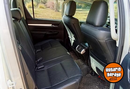 Camionetas - Toyota Hilux SRX 2021 Diesel 148000Km - En Venta