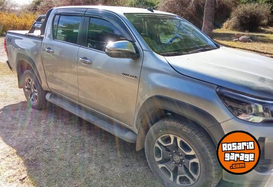 Camionetas - Toyota Hilux SRX 2021 Diesel 148000Km - En Venta