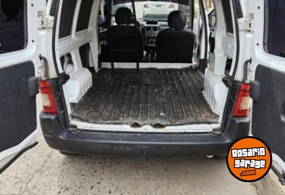 Utilitarios - Peugeot Partner 1.6 HDI 2011 Diesel 220000Km - En Venta