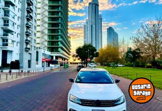 Autos - Volkswagen Vento luxury 2015 Nafta 130000Km - En Venta