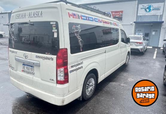 Utilitarios - Toyota Hiace conmuter 2021 Diesel 130000Km - En Venta