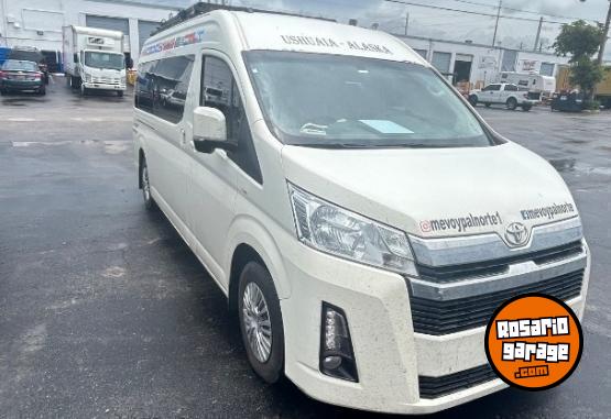 Utilitarios - Toyota Hiace conmuter 2021 Diesel 130000Km - En Venta