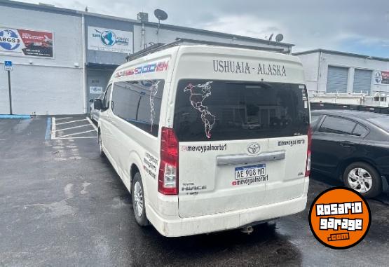 Utilitarios - Toyota Hiace conmuter 2021 Diesel 130000Km - En Venta