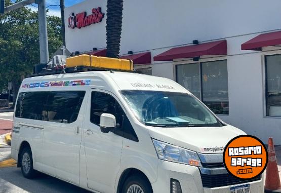 Utilitarios - Toyota Hiace conmuter 2021 Diesel 130000Km - En Venta
