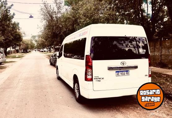 Utilitarios - Toyota Hiace conmuter 2021 Diesel 130000Km - En Venta