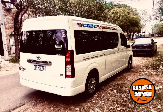 Utilitarios - Toyota Hiace conmuter 2021 Diesel 130000Km - En Venta