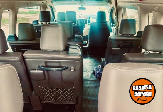 Utilitarios - Toyota Hiace conmuter 2021 Diesel 130000Km - En Venta