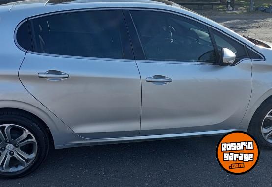 Autos - Peugeot 208 FELINE 2014 Nafta 114000Km - En Venta