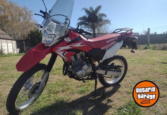 Motos - Honda Tornado XR 250 2023 Nafta 2100Km - En Venta