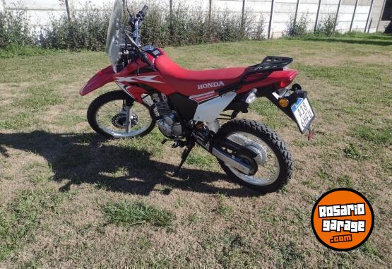 Motos - Honda Tornado XR 250 2023 Nafta 2100Km - En Venta