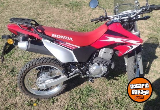 Motos - Honda Tornado XR 250 2023 Nafta 2100Km - En Venta