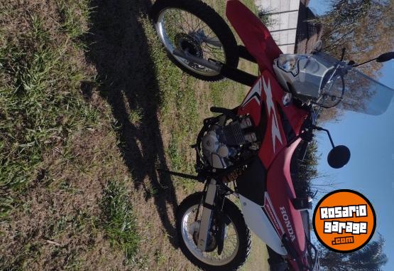 Motos - Honda Tornado XR 250 2023 Nafta 4300Km - En Venta
