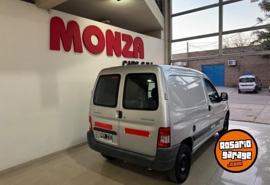Utilitarios - Peugeot Partner 2015 GNC 156300Km - En Venta
