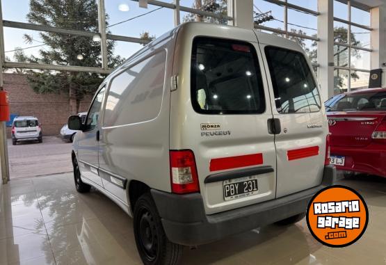 Utilitarios - Peugeot Partner 2015 GNC 156300Km - En Venta