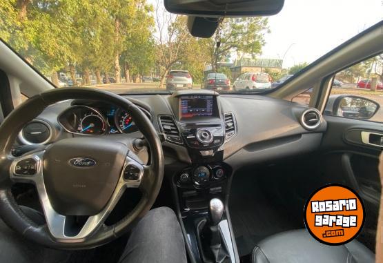 Autos - Ford Fiesta Kinetic Titanium 2013 Nafta 210000Km - En Venta