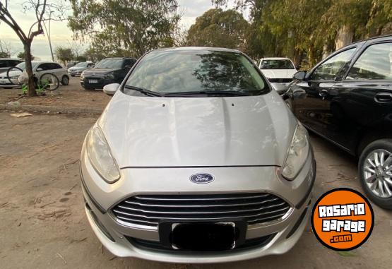 Autos - Ford Fiesta Kinetic Titanium 2013 Nafta 210000Km - En Venta