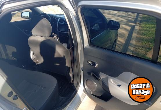 Autos - Renault Nuevo Logan 2014 GNC 127000Km - En Venta