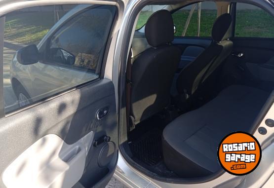 Autos - Renault Nuevo Logan 2014 GNC 127000Km - En Venta