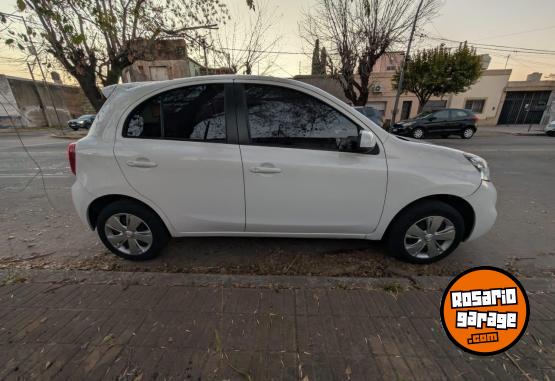 Autos - Nissan March 2015 Nafta 123000Km - En Venta