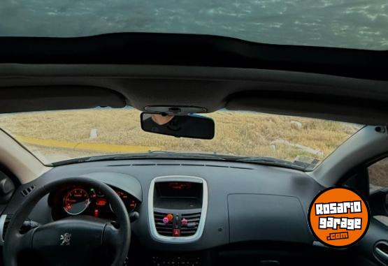 Autos - Peugeot 207 Compact 3 puertas 2011 Nafta 144000Km - En Venta