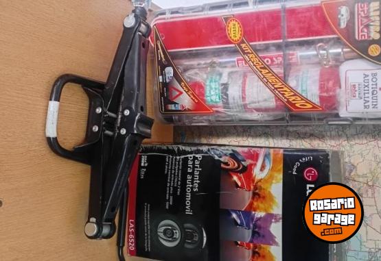 Accesorios para Autos - Kit de emergencia.gato y parlantes - En Venta