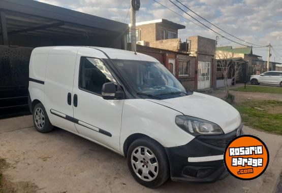 Utilitarios - Fiat Doblo 2018 GNC 210000Km - En Venta