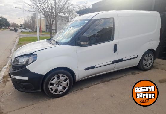 Utilitarios - Fiat Doblo 2018 GNC 210000Km - En Venta