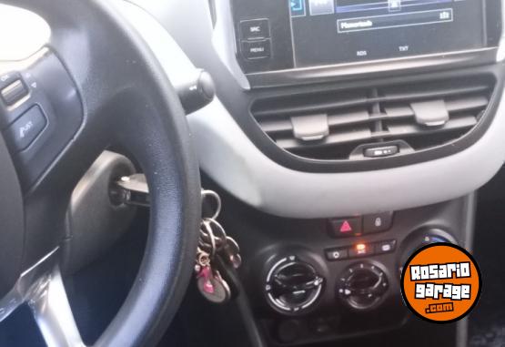 Autos - Peugeot 208 ALLURE TOUCHSCREEN 2015 Nafta 142000Km - En Venta