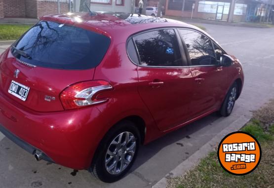 Autos - Peugeot 208 ALLURE TOUCHSCREEN 2015 Nafta 142000Km - En Venta