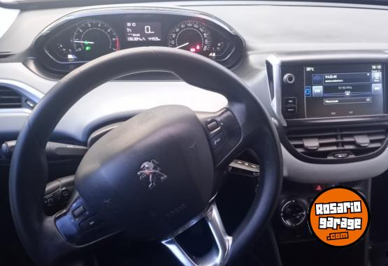 Autos - Peugeot 208 ALLURE TOUCHSCREEN 2015 Nafta 142000Km - En Venta